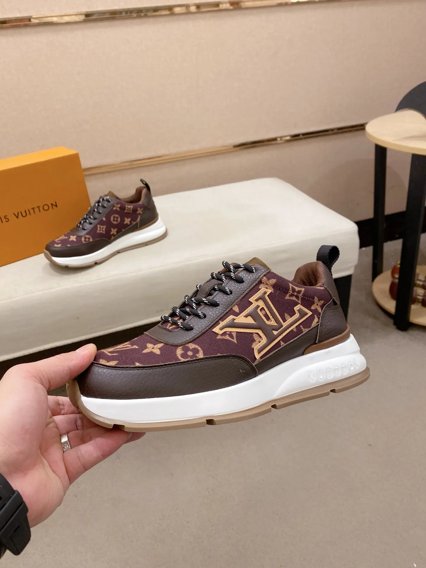 Factory price: 442💰🎉🎉LV~Louis Vuitton trendy men's shoes, new shipments, latest matching, same style as the official website, super high quality, best-selling season [strong][strong][strong] Selected first-layer cowhide, comfortable and breathable mesh lining, original last, comfortable on the feet, wear-resistant rubber outsole, size: 38-44.
